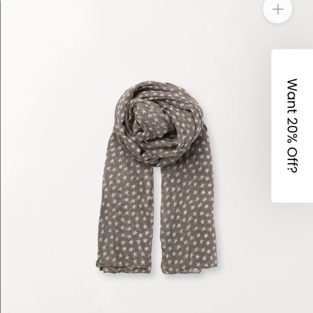 The Fine Summer Star scarf is one of Becksöndergaard's oldest classics.